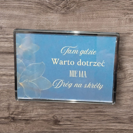 Magnes w akrylu